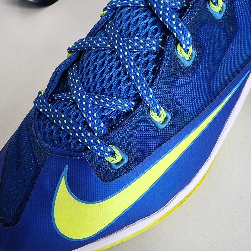 Nike LeBron 8 v/2 2011 Low Sprite Hyper Cobalt Volt White Mens Size 12